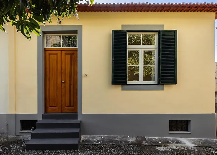 Сasa de vacaciones Rua Do Pina 5 Cozy 3-bedroom In